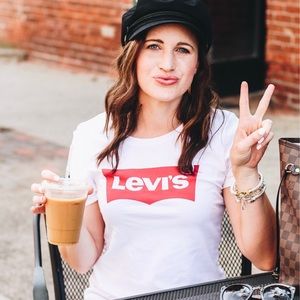 Levi's tshirt